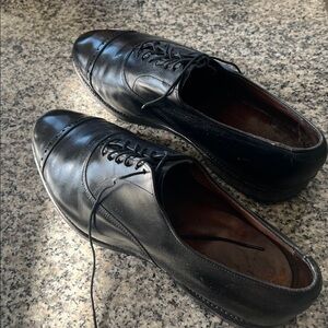 Allen Edmonds Fifth Avenue Cap-Toe Oxford 10.1/2  Shoe in Black